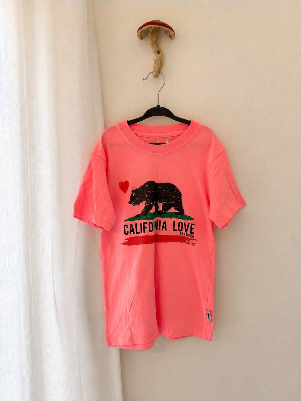California Love Girls Graphic T-Shirt – Size Medium